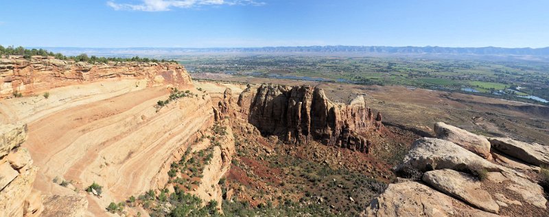 E (157) Grand Valley and the Book Cliffs - Colorado Nat. Mon..jpg